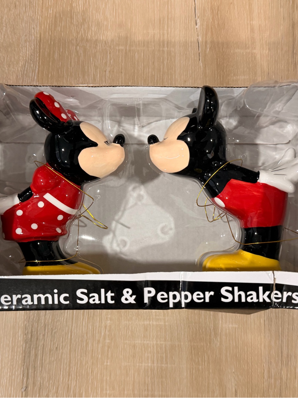 Mickey and Minnie kissing salt and pepper shakers